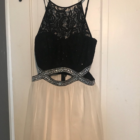 Hoco/prom dress - Picture 2 of 3